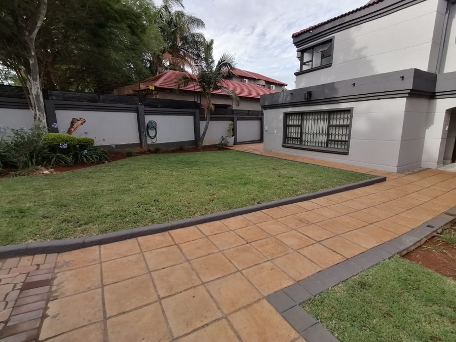 5 Bedroom Property for Sale in Safari Gardens North West